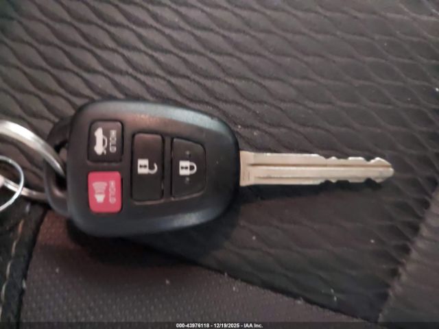 Toyota Corolla Le Image 17