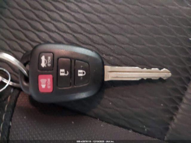 Toyota Corolla Le Image 17