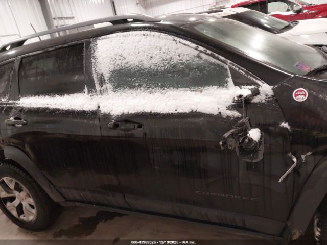 Jeep Cherokee Trailhawk Image 12