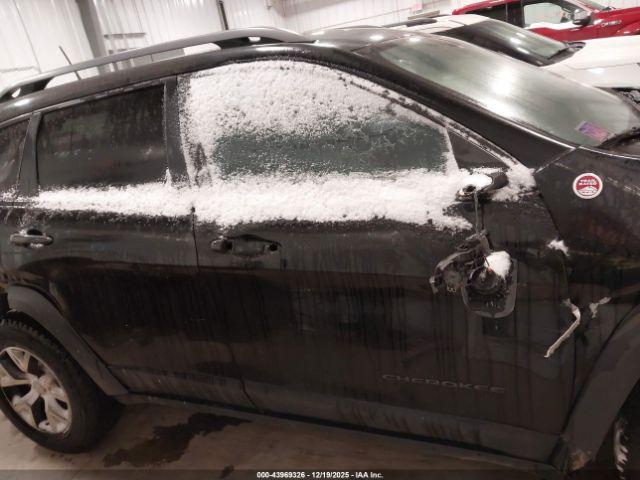 Jeep Cherokee Trailhawk Image 12