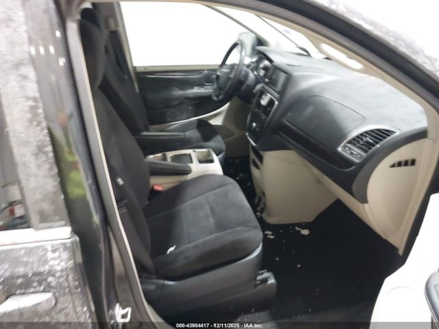 Chrysler Town & Country Touring Image 4