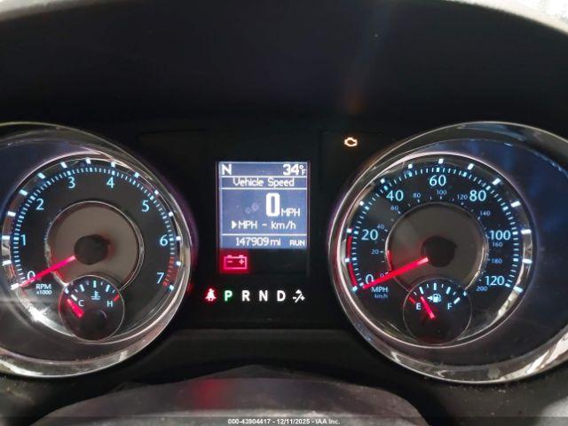 Chrysler Town & Country Touring Image 16