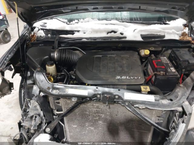 Chrysler Town & Country Touring Image 11