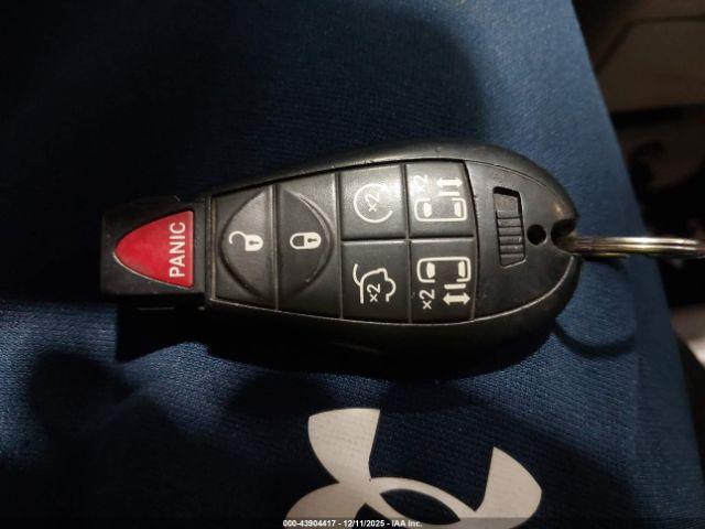 Chrysler Town & Country Touring Image 17