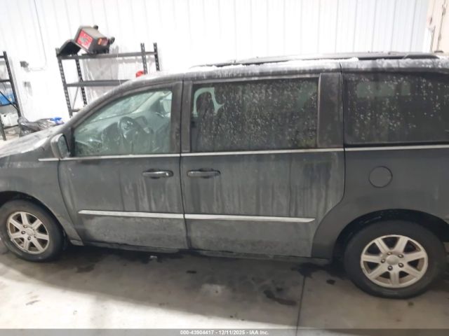 Chrysler Town & Country Touring Image 10