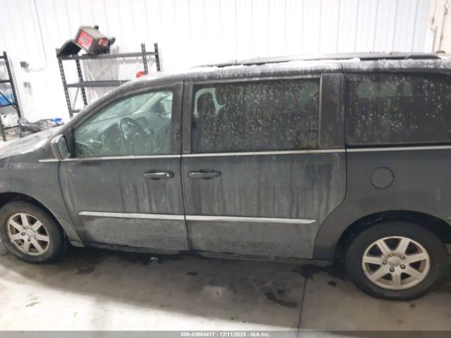 Chrysler Town & Country Touring Image 10