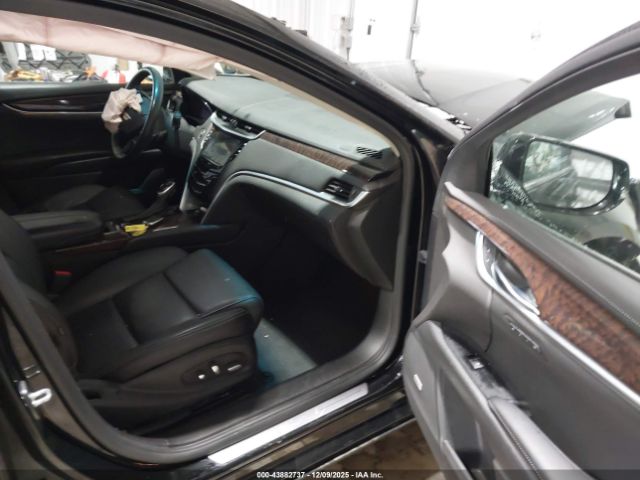 Cadillac XTS Luxury Collection Image 16