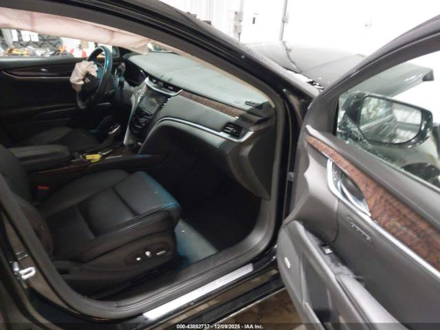 Cadillac XTS Luxury Collection Image 16