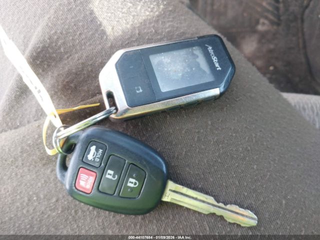 Toyota Corolla Le Image 9