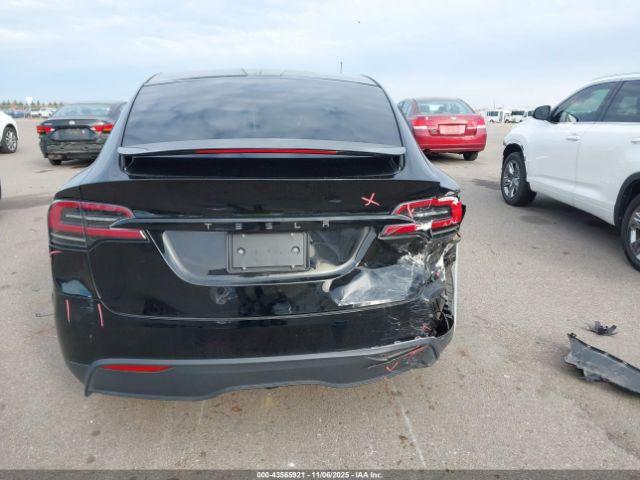 Tesla Model X Image 14